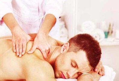 Il massaggio è un metodo efficace per trattare l'osteocondrosi toracica