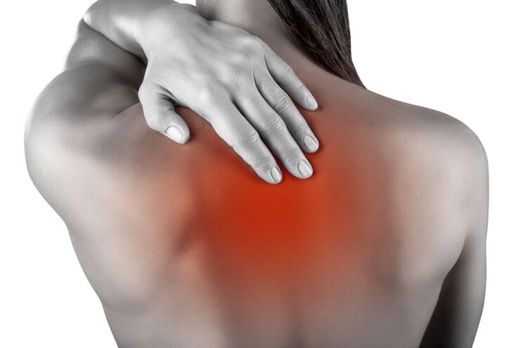 Localizzazione del dolore tra le scapole nell'osteocondrosi toracica